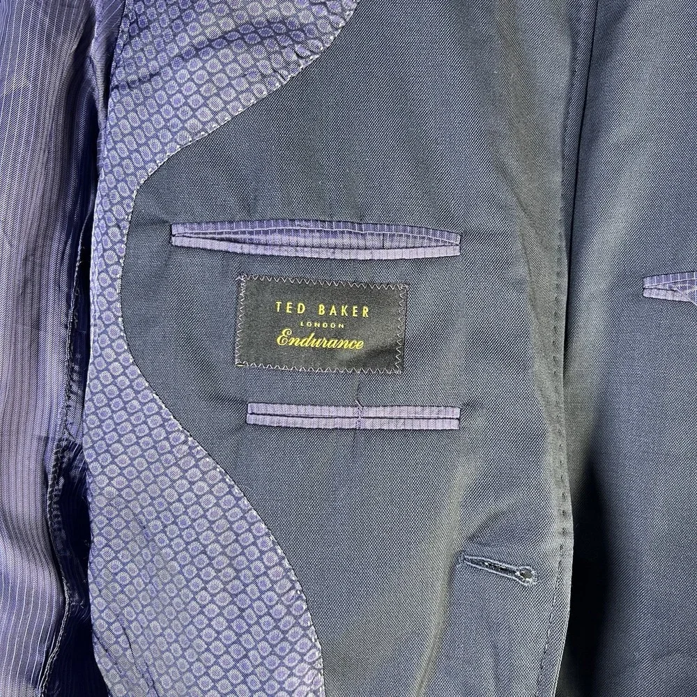Ted Baker no noticeable